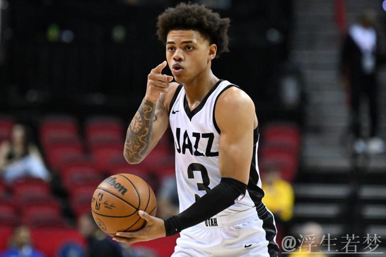 基扬特-乔治强势突破顶防得分,上半场高效砍下27分12中8 基扬特-乔治强势突破顶防得分,上半场高效砍下27分12中8