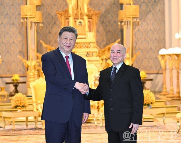 习近平与柬埔寨国王西哈莫尼举行会晤 习近平与柬埔寨国王西哈莫尼举行会晤