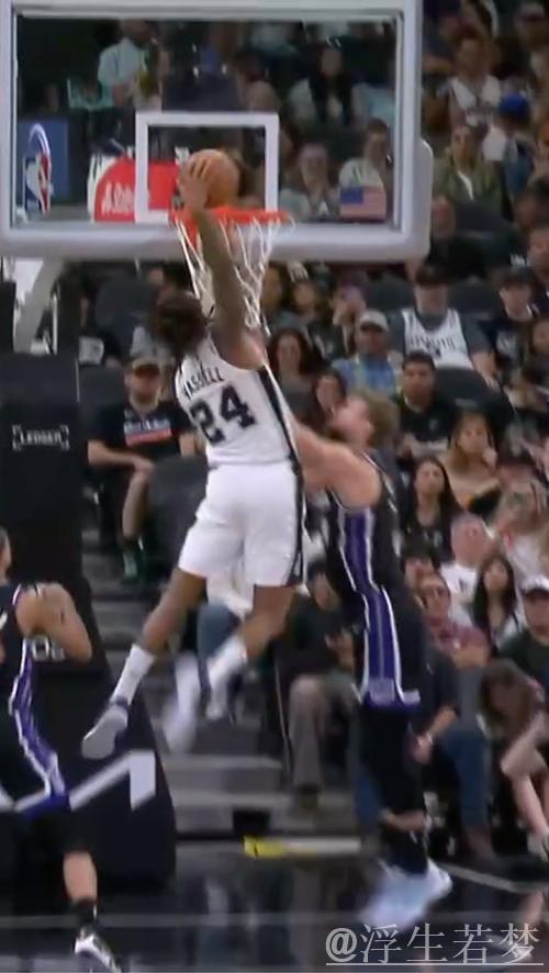 瓦塞尔妙传底线 卡斯尔双手炸扣 瓦塞尔妙传底线 卡斯尔双手炸扣